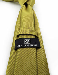 Gold tie with green tinge