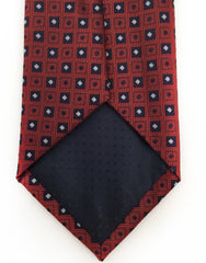 burgundy red tip of tie