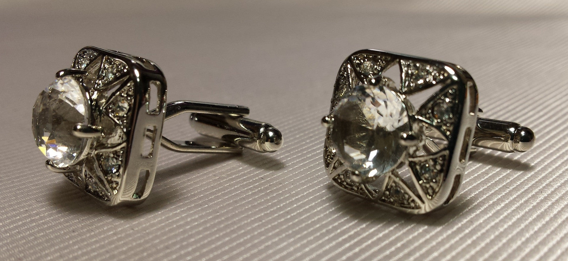 Clear crystal set in silver cufflinks