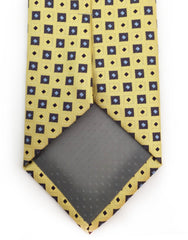 yellow tip of tie